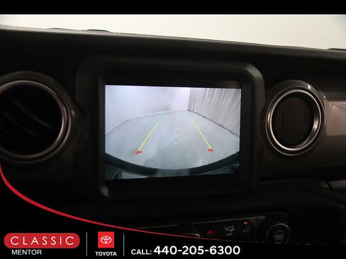 Used 2019 Jeep Wrangler Unlimited Sahara AWD/4WD image 16