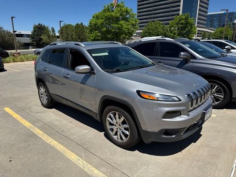 Used 2016 Jeep Cherokee Limited AWD/4WD image 2