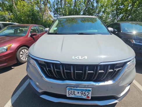 Used 2022 Kia Carnival EX FWD image 2
