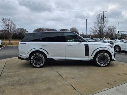 Used 2025 Land Rover Range Rover Long Wheelbase Autobiography image 9