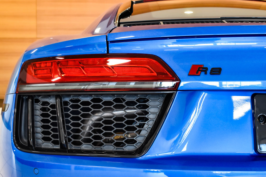 Used 2018 Audi R8 V10 w/ Carbon Exterior Package AWD/4WD image 13