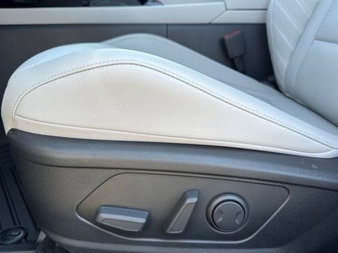 New 2026 Hyundai Elantra Limited FWD image 12