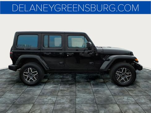 Used 2025 Jeep Wrangler Sahara image 2