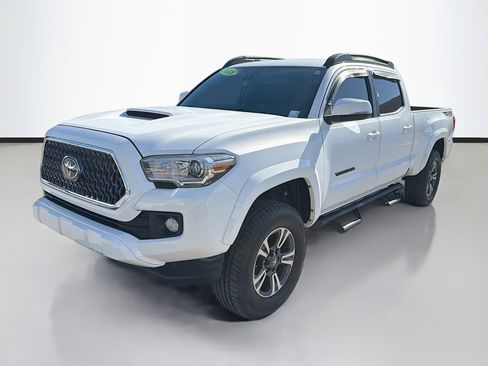Used 2018 Toyota Tacoma TRD Sport image 7