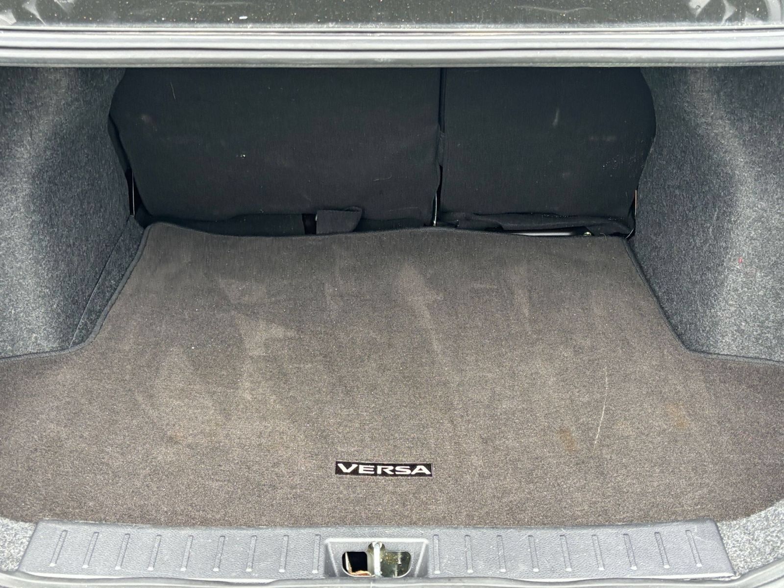 Used 2025 Nissan Versa SV FWD image 30