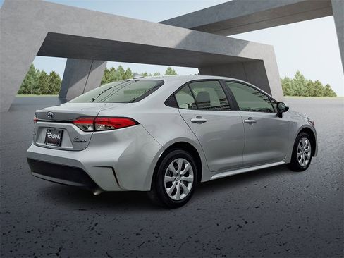 Used 2023 Toyota Corolla SE image 4