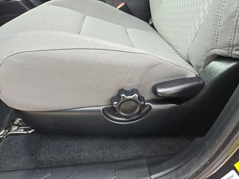 Used 2022 Toyota Tacoma SR image 42