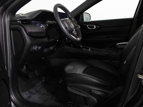 Used 2024 Jeep Compass Trailhawk AWD/4WD image 16
