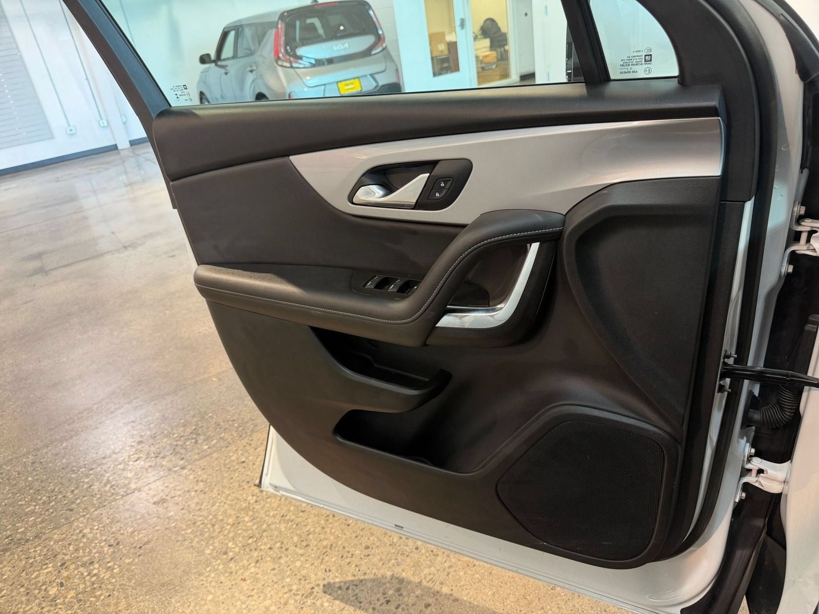 Used 2025 Chevrolet Blazer LT FWD image 18