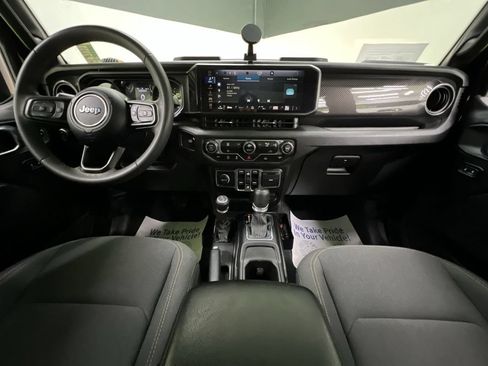Used 2024 Jeep Gladiator Sport AWD/4WD image 18