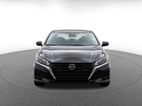 Used 2025 Nissan Altima 2.5 SV FWD image 2