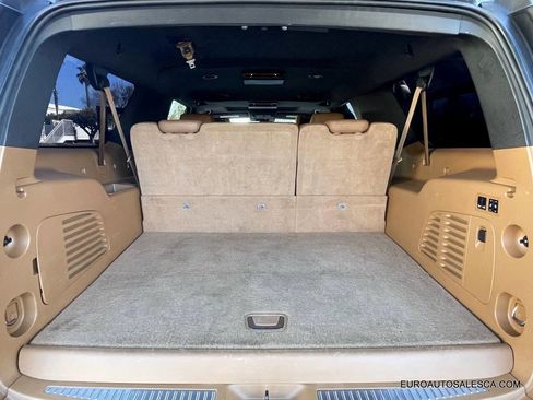 Used 2017 Cadillac Escalade ESV Platinum image 34