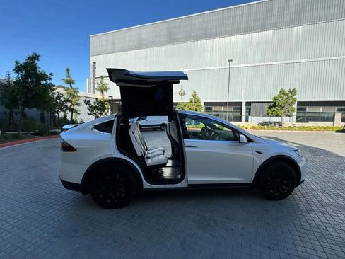 Used 2017 Tesla Model X 75D image 6