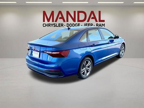 Used 2024 Volkswagen Jetta SE FWD image 5
