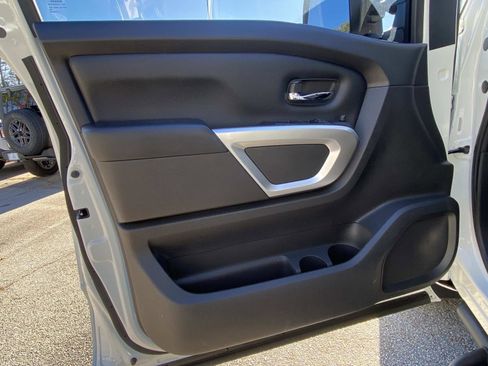 Used 2021 Nissan Titan SV w/ SV Convenience Package image 20