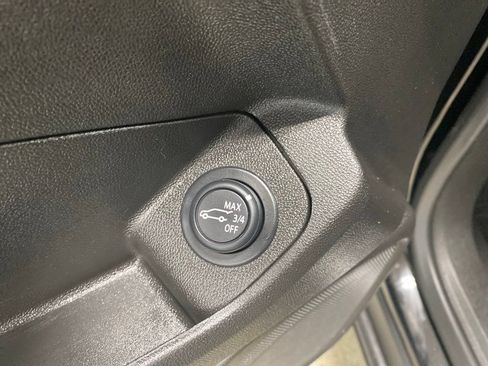 Used 2023 GMC Terrain SLE w/ Driver Convenience Package AWD/4WD image 32