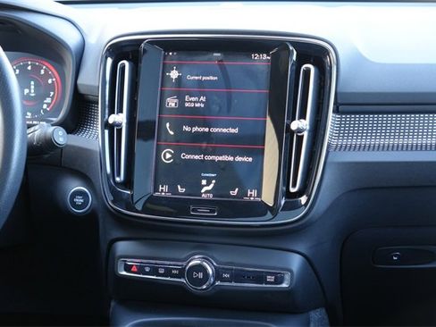 Used 2021 Volvo XC40 T5 R-Design image 16