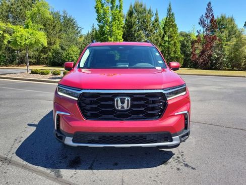 Certified 2025 Honda Pilot Touring image 2