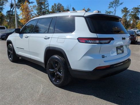 Used 2022 Jeep Grand Cherokee L Laredo image 7