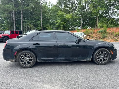 Used 2018 Chrysler 300 S AWD/4WD image 4