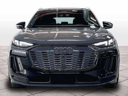 Certified 2025 Audi SQ6 e-tron Prestige w/ Black Edition One AWD/4WD image 7