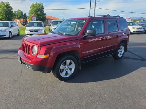 Used 2017 Jeep Patriot Latitude AWD/4WD image 2