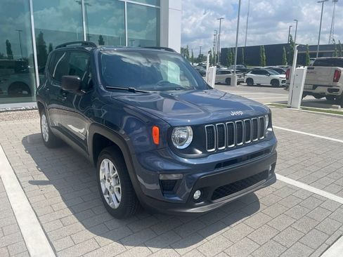 Used 2022 Jeep Renegade Latitude AWD/4WD image 2