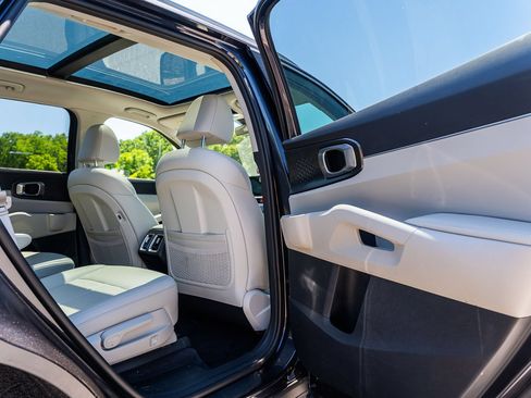 Used 2025 Kia Sorento EX w/ Panoramic Sunroof Package FWD image 14