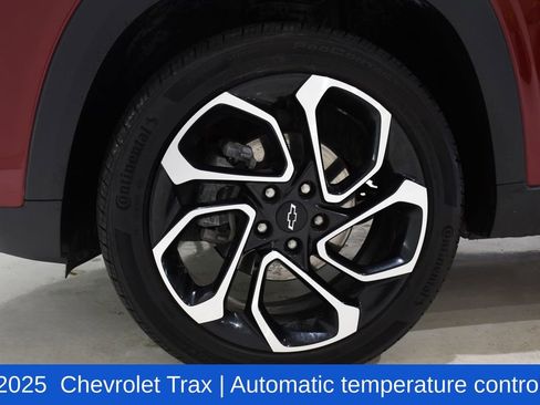 Used 2025 Chevrolet Trax RS image 6