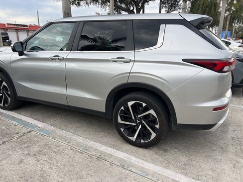 Used 2024 Mitsubishi Outlander AWD image 3