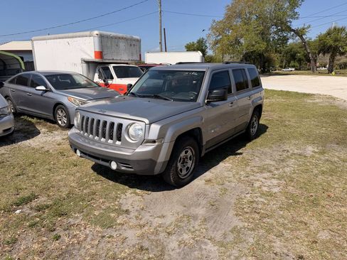 Used 2016 Jeep Patriot Latitude image 2