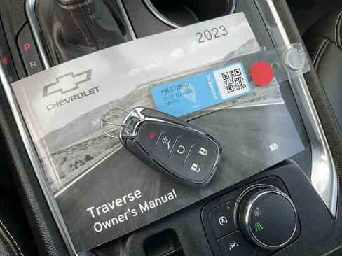 Used 2023 Chevrolet Traverse LT image 27