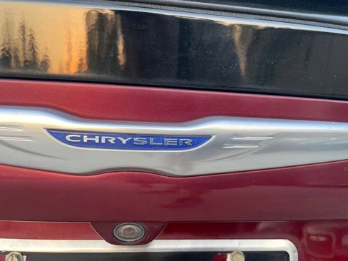 Used 2020 Chrysler Pacifica Touring-L image 7