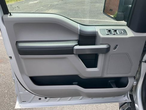 Used 2019 Ford F150 XLT w/ Equipment Group 302A Luxury AWD/4WD image 29