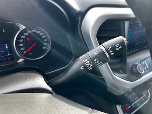 Used 2021 GMC Acadia SLE image 25