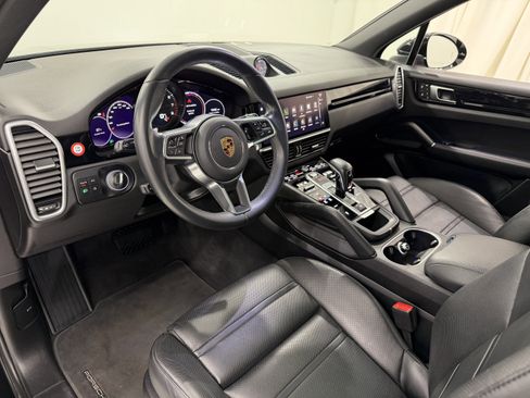 Certified 2023 Porsche Cayenne AWD/4WD image 4