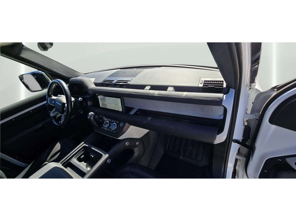 Used 2021 Land Rover Defender 110 X-Dynamic SE AWD/4WD image 34