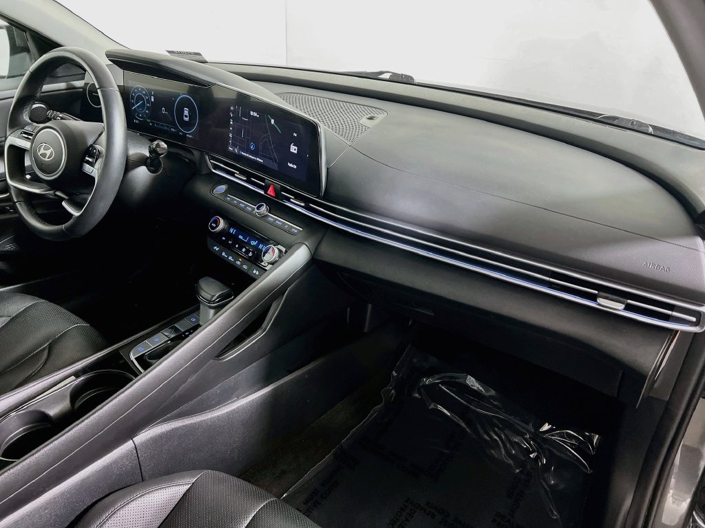 Used 2025 Hyundai Elantra Limited FWD image 26
