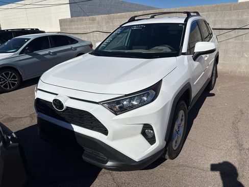 Used 2021 Toyota RAV4 XLE w/ Carpet Mat Package (TMS) FWD image 9