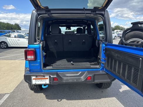 Used 2024 Jeep Wrangler Unlimited w/ Convenience Group image 23