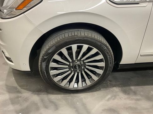 Used 2021 Lincoln Navigator Reserve w/ Luxury Package AWD/4WD image 7