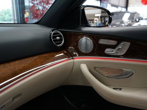 Used 2019 Mercedes-Benz E 300 4MATIC image 43