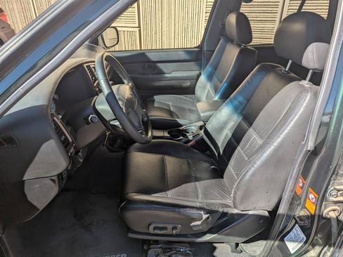 Used 2001 Nissan Pathfinder LE AWD/4WD image 11