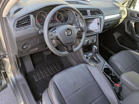 Used 2021 Volkswagen Tiguan SE image 9