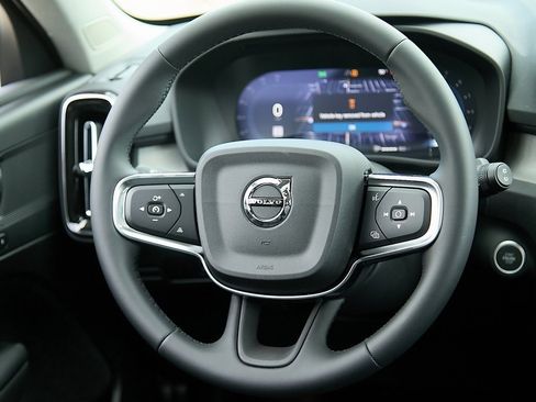 New 2025 Volvo XC40 B5 Plus w/ Protection Package Premier image 24