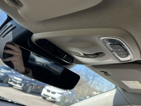 Used 2022 Volvo XC40 T5 Momentum w/ Premium Package image 28