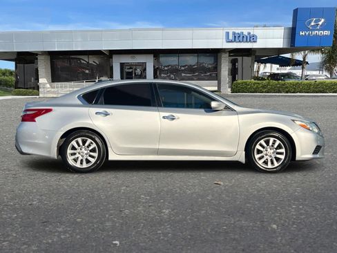 Used 2018 Nissan Altima 2.5 S w/ S Convenience Package image 8