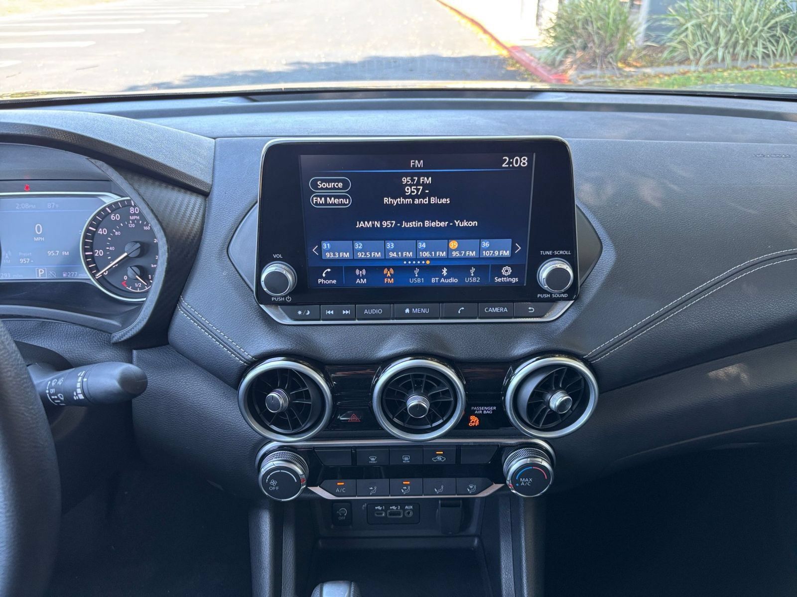Used 2025 Nissan Sentra SV FWD image 16
