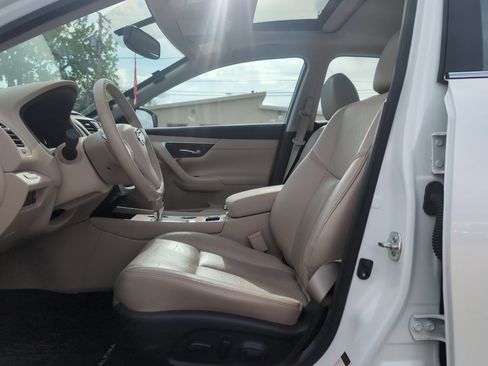 Used 2017 Nissan Altima 2.5 SL w/ Technology Package FWD image 10
