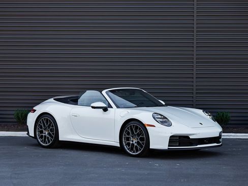 Certified 2025 Porsche 911 Carrera image 9